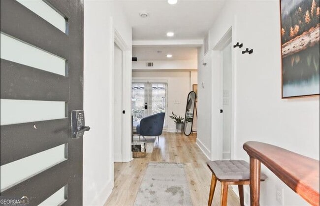 property at 3229 Kingsdale Dr SW