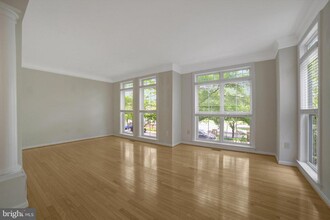 5026 Gardner Dr in Alexandria, VA - Building Photo - Building Photo