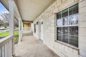 5621 Signal Point in Austin, TX - Foto de edificio - Building Photo