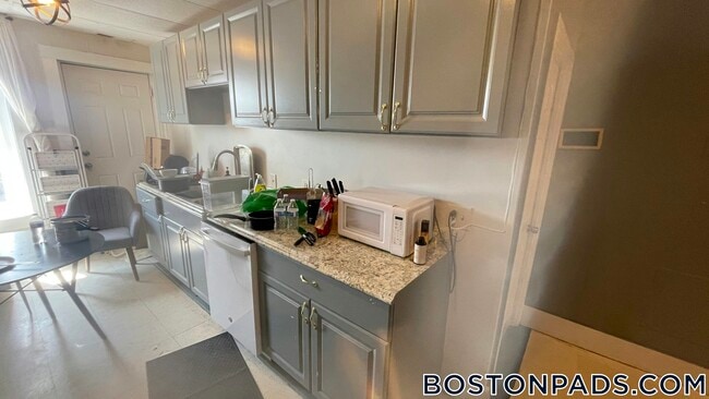 7 Linden St, Unit 4 in Boston, MA - Building Photo - Building Photo