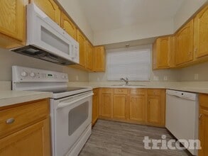 4680 Treasure Cay Rd in Tavares, FL - Building Photo - Building Photo