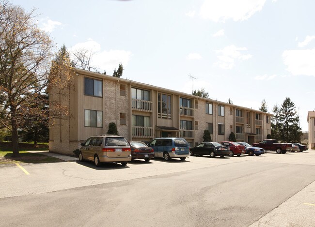 Ore Creek Apartments in Brighton, MI - Building Photo - Building Photo