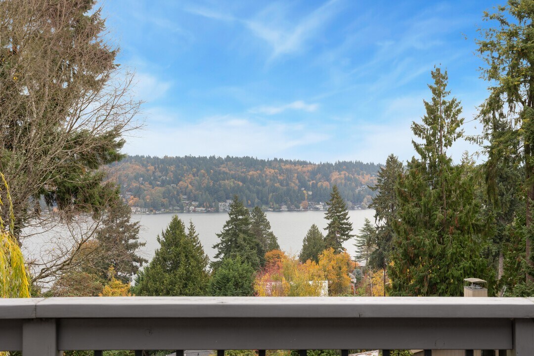 12346 Sand Point Way NE, Unit 3 bed 1 bath in Seattle, WA - Building Photo