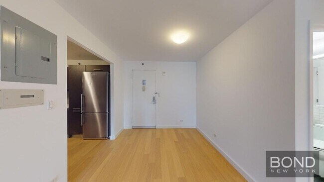 222 E 39th St in New York, NY - Building Photo - Building Photo
