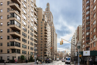 One Fifth Avenue in New York, NY - Building Photo - Building Photo