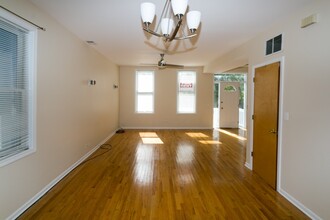 1738 W Nelson St, Unit J00P in Chicago, IL - Foto de edificio - Building Photo