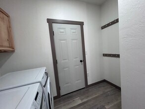 25 Fools Gold Ln in Alder, MT - Foto de edificio - Building Photo