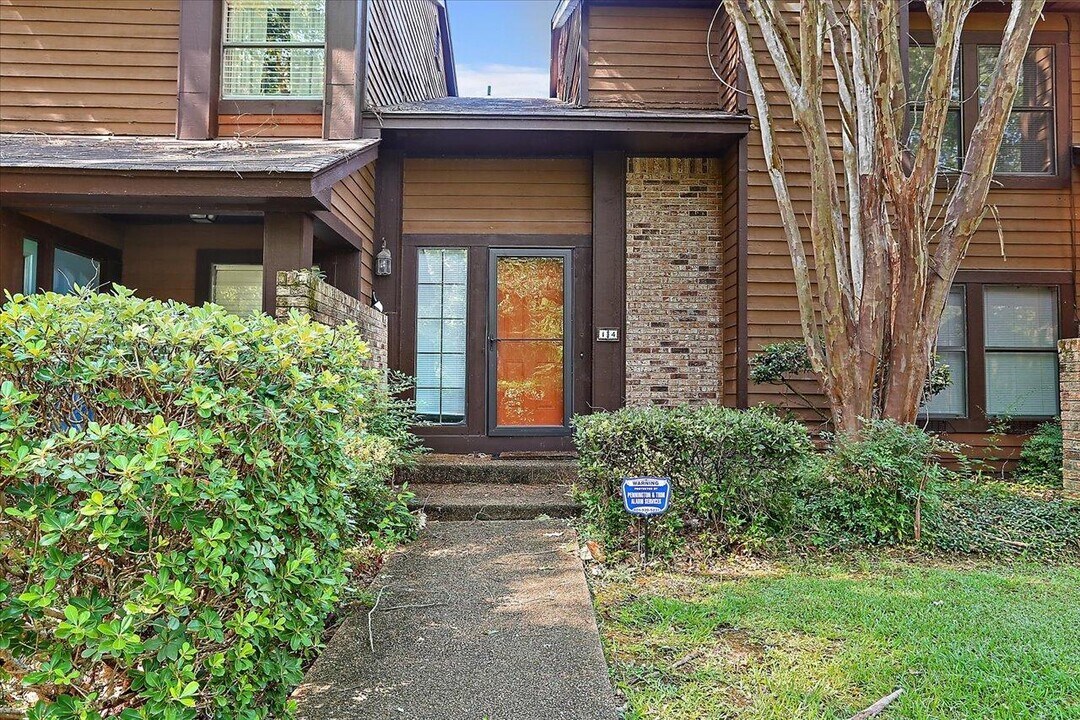 14 Shore Dr in Clinton, MS - Building Photo