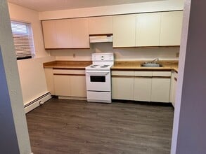 639-639 Constance Ave in Victoria, BC - Building Photo - Building Photo