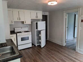76 Hoffman St in Kingston, NY - Building Photo - Building Photo
