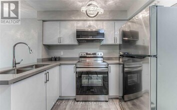 67 Vly Vw Rd in Kitchener, ON - Building Photo - Building Photo