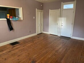 924 West Kirkwood Avenue in Bloomington, IN - Foto de edificio - Building Photo