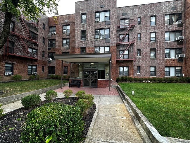 property at 3 Remsen Rd