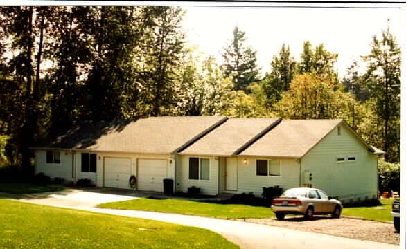 5216 Grove St in Marysville, WA - Foto de edificio