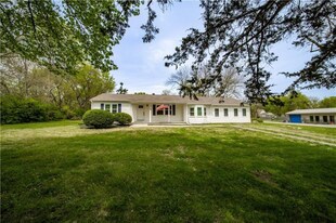 312 Main St in Stilwell, KS - Building Photo