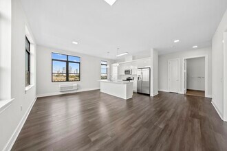 121 34th St in Union City, NJ - Foto de edificio - Building Photo