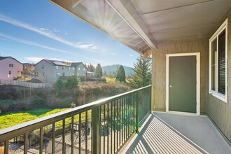 Stevens Creek Apartments in Happy Valley, OR - Building Photo - Building Photo