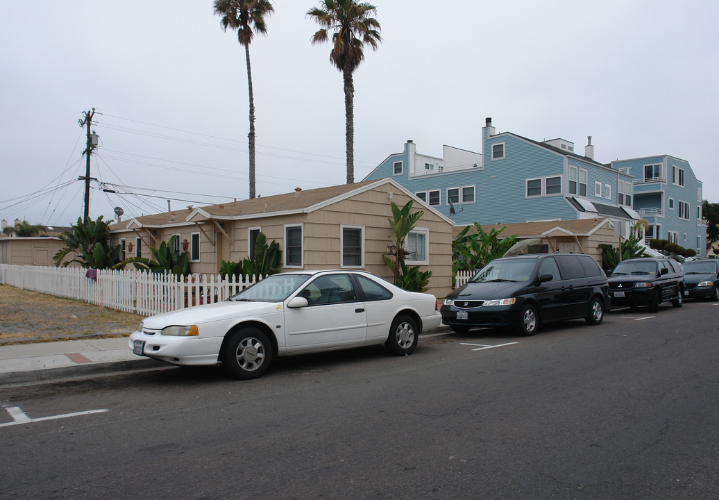 110 Evergreen Ave in Imperial Beach, CA - Building Photo