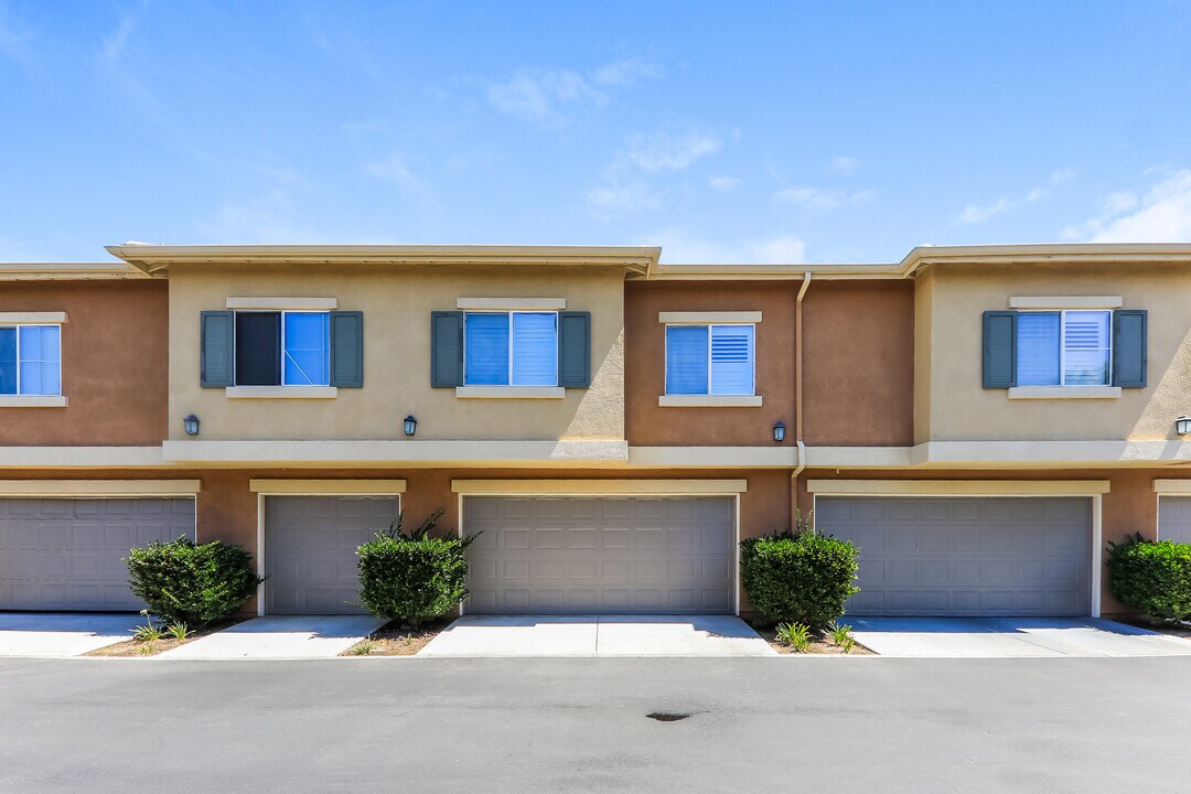 26463 Arboretum Way in Murrieta, CA - Building Photo