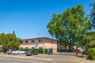 Park Place Apartments in Sacramento, CA - Building Photo - Building Photo