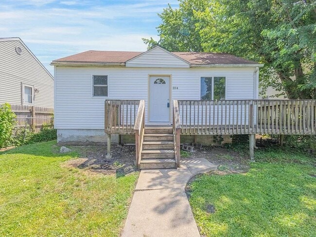property at 814 S Albert Ave