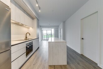 2495-2495 Eglinton Ave W in Mississauga, ON - Building Photo - Building Photo