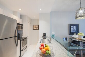 8 York St in Toronto, ON - Building Photo - Building Photo