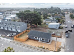 1105 Baltimore St in Bandon, OR - Building Photo - Building Photo