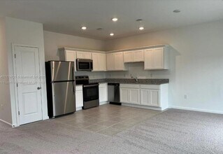 3238 Vesara Dr in Davenport, FL - Building Photo - Building Photo