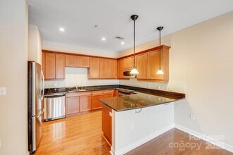 1903 Kenilworth Ave, Unit 109 in Charlotte, NC - Building Photo - Building Photo