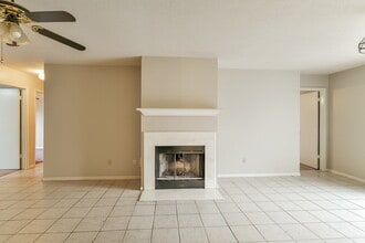 28907 Binefield St in Spring, TX - Foto de edificio - Building Photo