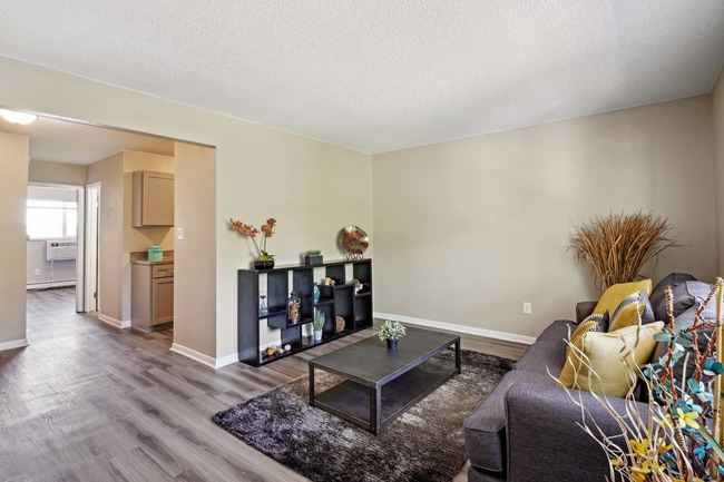 Westview Apartments in Colorado Springs, CO - Building Photo - Building Photo