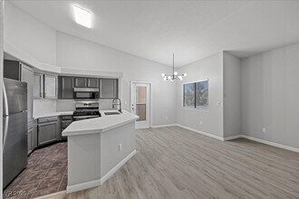 900 Heavenly Hills Ct in Las Vegas, NV - Building Photo - Building Photo
