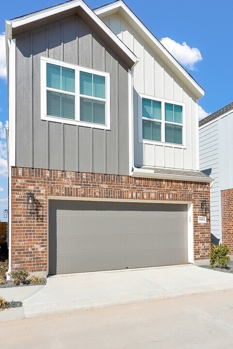 9814 Magnolia Village Ln in Houston, TX - Building Photo