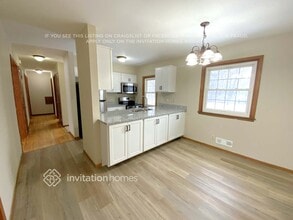 124 Oakwood Rd in Apple Valley, MN - Building Photo - Building Photo