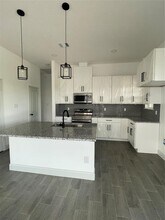 1610 Rd 5729 in Cleveland, TX - Foto de edificio - Building Photo