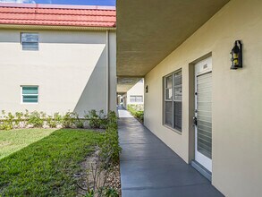 110 Spring Lake Ct in Vero Beach, FL - Building Photo - Building Photo