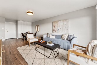 1330 N Gaylord St in Denver, CO - Building Photo - Building Photo