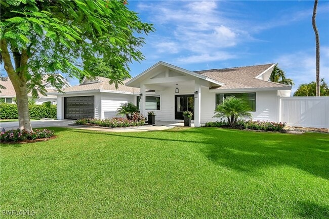 2201 Longboat Dr in Naples, FL - Building Photo - Building Photo