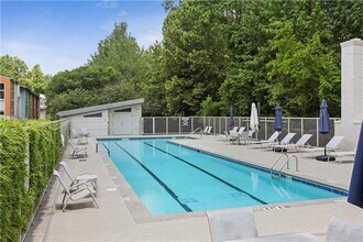 1385 Stirling Cir NW in Atlanta, GA - Building Photo - Building Photo