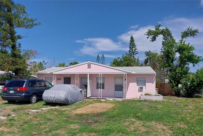 586 140th Ave E in Madeira Beach, FL - Building Photo - Building Photo