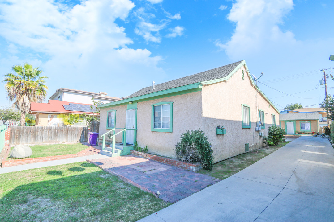 2430 Atlantic Ave in Long Beach, CA - Building Photo