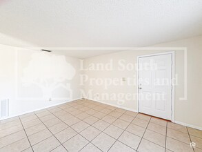 5842 Charlton Dr in Lakeland, FL - Building Photo - Building Photo