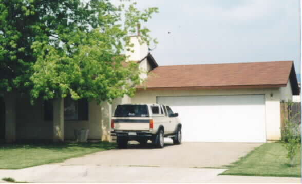 13647 3rd St in Yucaipa, CA - Foto de edificio - Building Photo