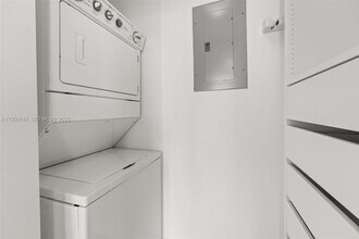 244 Biscayne Blvd, Unit 3507 in Miami, FL - Building Photo - Building Photo