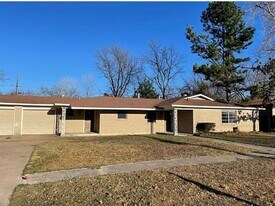 1011 N Harbin Dr in Stephenville, TX - Building Photo