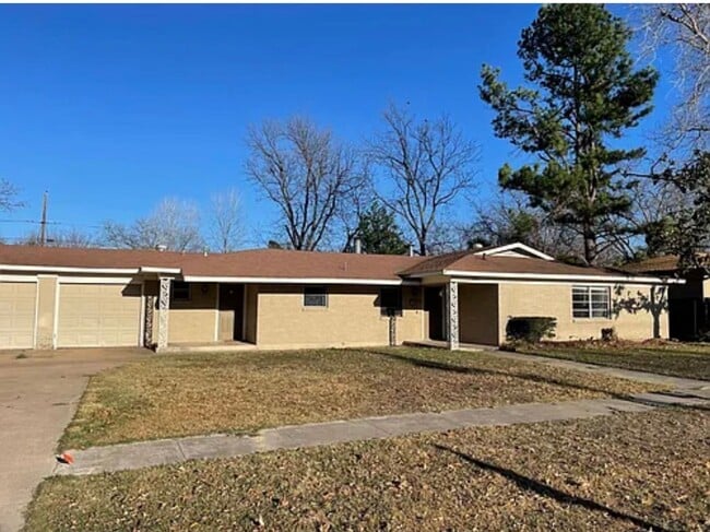 property at 1011 N Harbin Dr