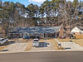 5569 Everglades Trail in Norcross, GA - Building Photo