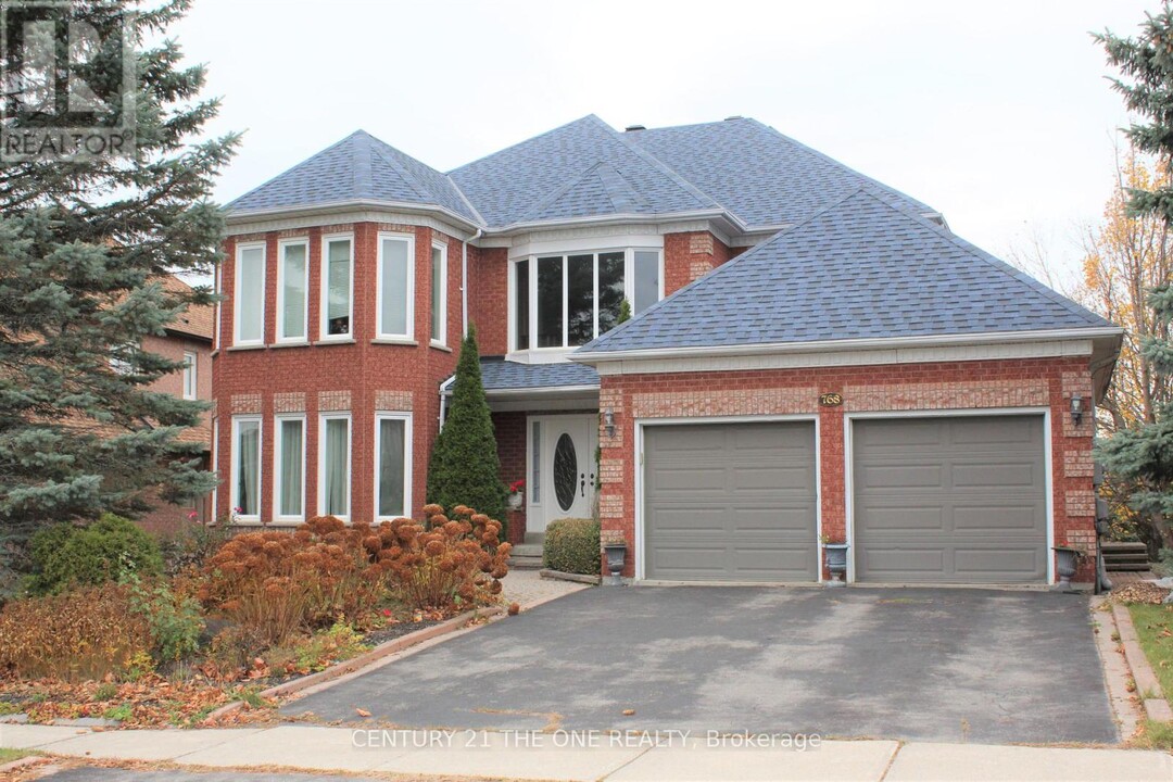 768 Foxcroft Blvd in Newmarket, ON - Building Photo