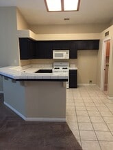 10109 Bay Colony Dr in Bakersfield, CA - Foto de edificio - Building Photo